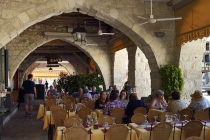 France, Dordogne, Perigord Pourpre, Bastide of Eymet, central square (Place Gambetta), Les Arcades restaurant
