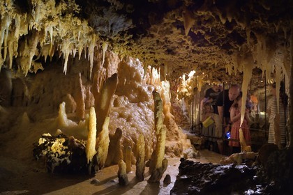 France, Dordogne, Périgord Noir, Les Eyzies-de-Tayac, a UNESCO World Heritage Site, tangle of crystallizations in the Grand-Roc cave