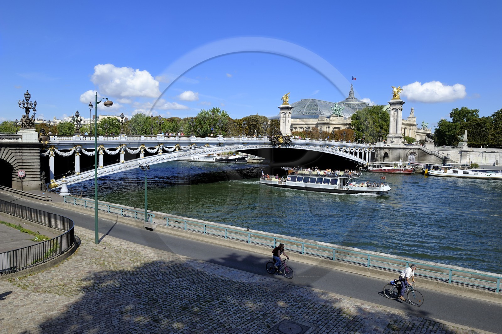 France, Paris (75), les rives de la Seine classées Patrimoine Mondiale de l'UNESCO, le Grand-Palais et le pont Alexandre III