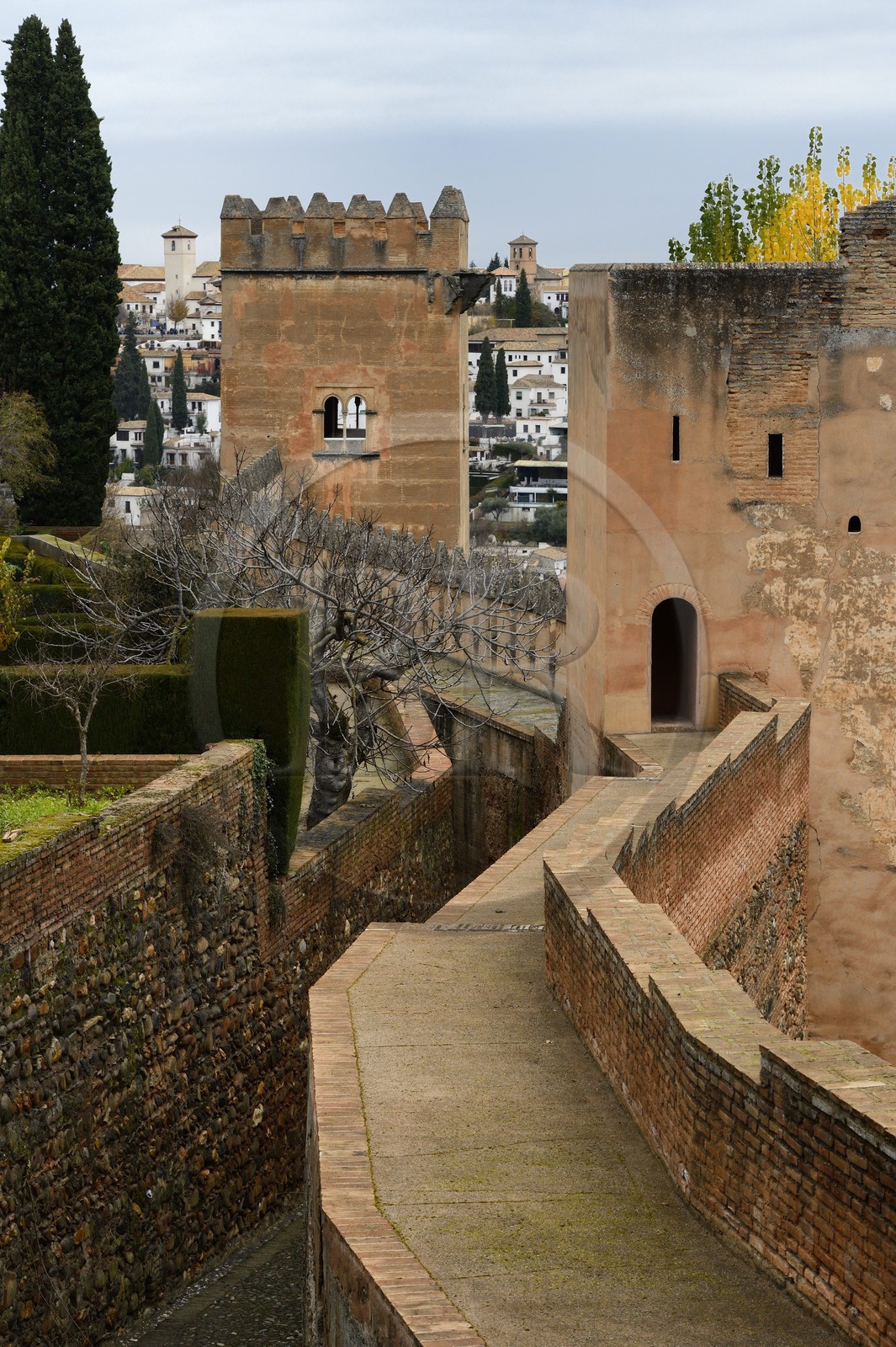 Espagne, Andalousie, Grenade, Alhambra, classé Patrimoine Mondial de l'UNESCO, tours des remparts de l'Alhambra Supérieure