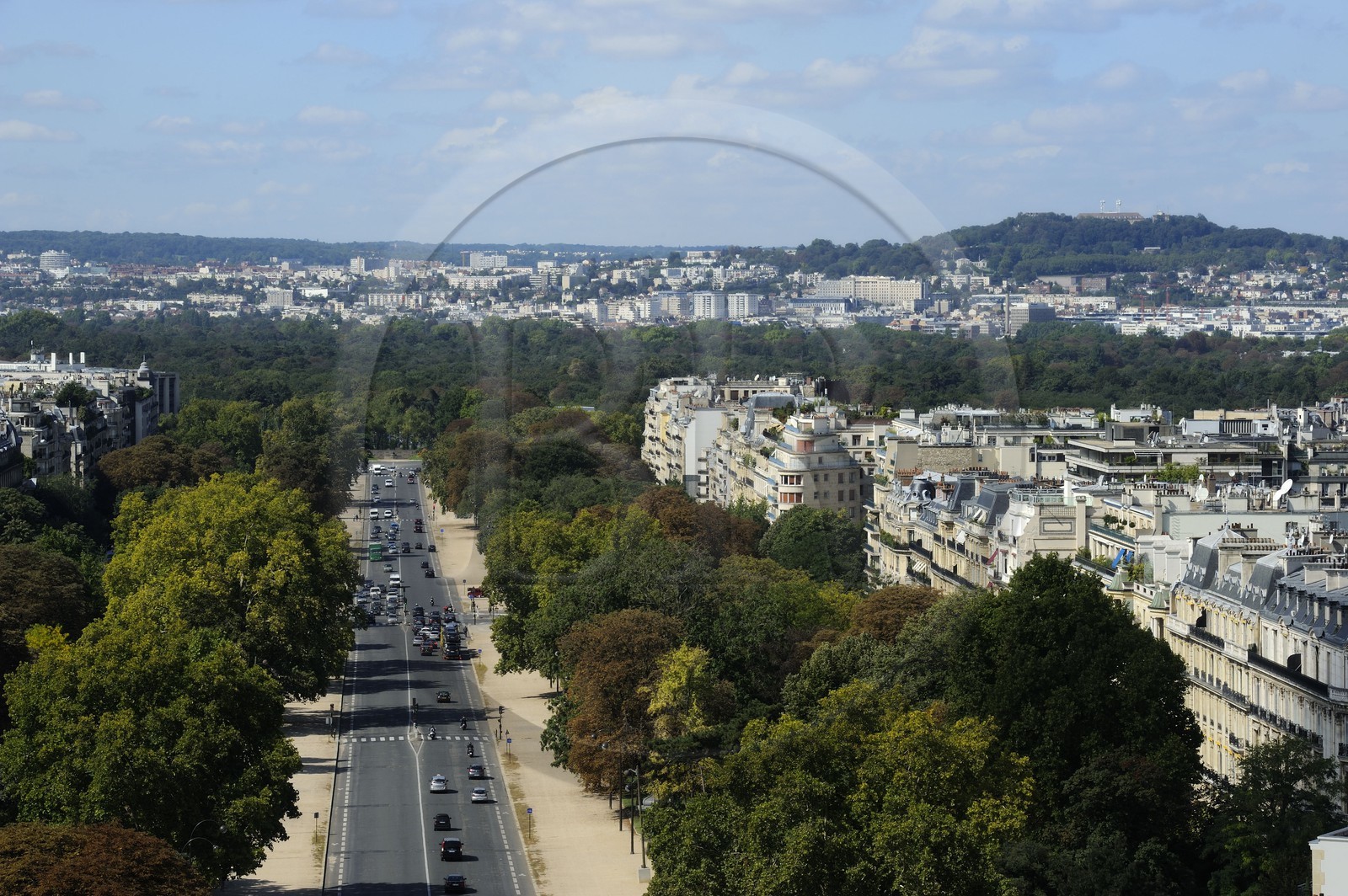 France, Paris (75), avenue Foch à gauche menant au Bois de Boulogne vu du haut de l'Arc de Triomphe
