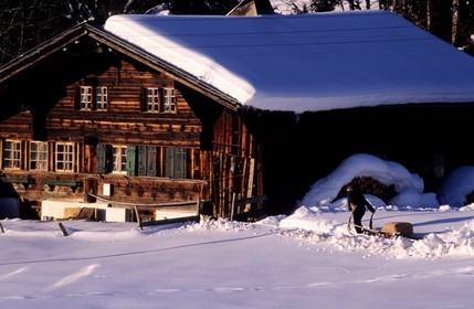 Suisse, région de Bern (Oberland Bernois), ferme traditionnelle du village de Gstaad