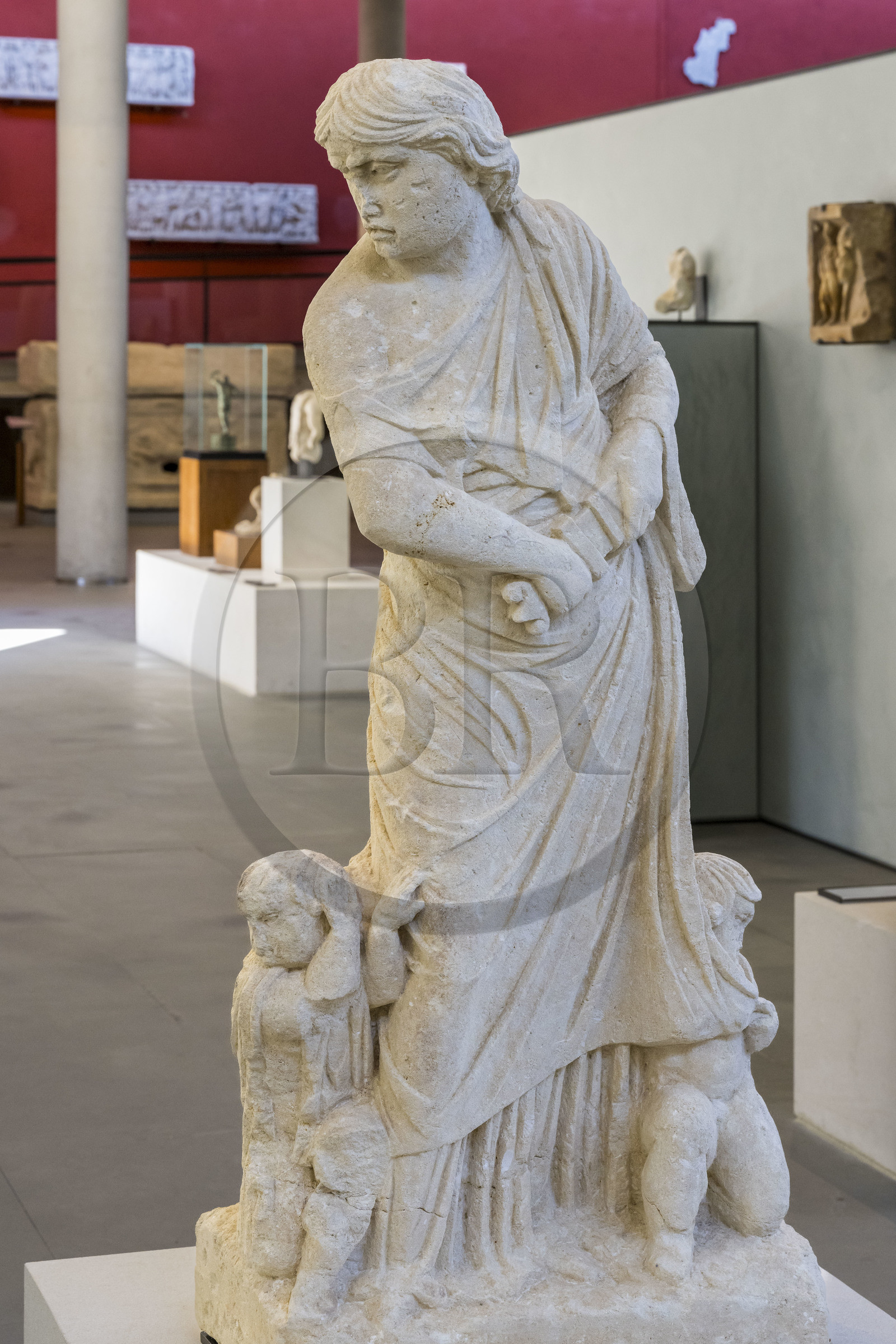 France, Bouches-du-Rhône (13), Arles, musée départemental Arles antique, statue de Médée (Ier - IIIe siècle)