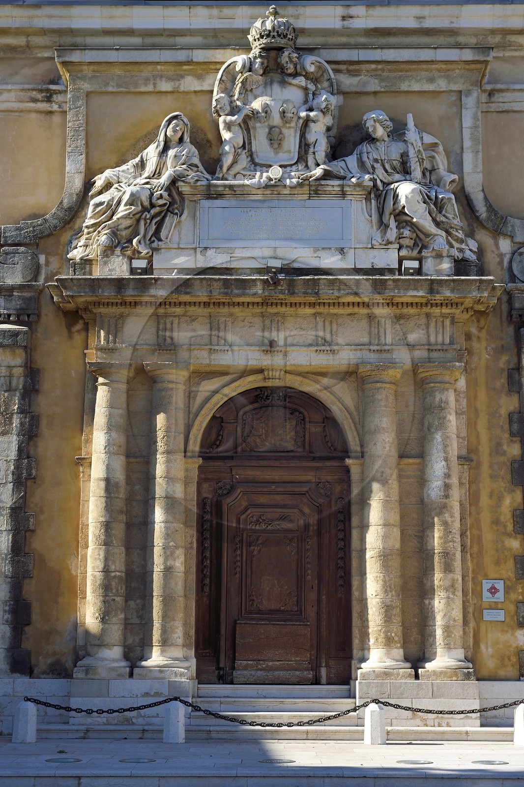France, Var (83), Toulon, l'Arsenal, la porte monumentale de la Corderie rue Anatole France