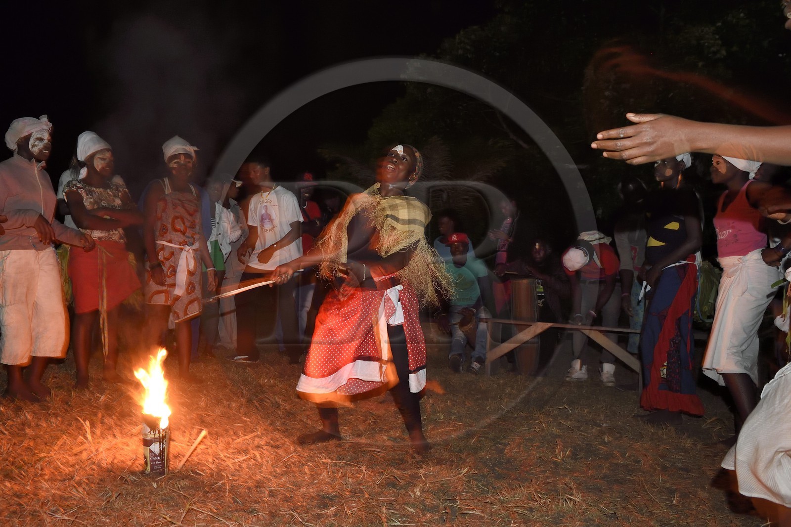 Gabon, province de Ogooué- Maritime, Omboué, région du Loango, danses traditionnelles Nkomi (Myènè)