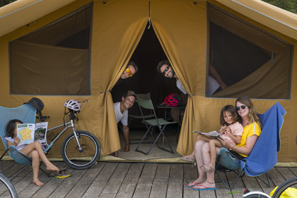 France, Vendée (85), île de Noirmoutier, Noirmoutier-en-l'Ile, Camping Huttopia Noirmoutier, la tente familiale