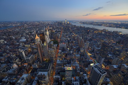 Etats-Unis, New York, Manhattan, vue depuis l'Empire State Building sur la partie sud de Manhattan, le One World Trade Center (1WTC) et la Hudson River