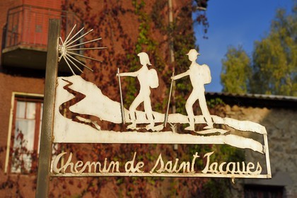 France, Cantal (15), Ferrières-Saint-Mary, panneau du chemin de St Jacques de Compostelle