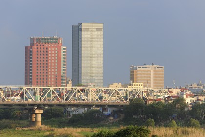 Vietnam, Hanoi, the Chuong Duong bridge over the Red River