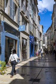 France, Vaucluse, Avignon, the pedestrian rue des Fourbisseurs