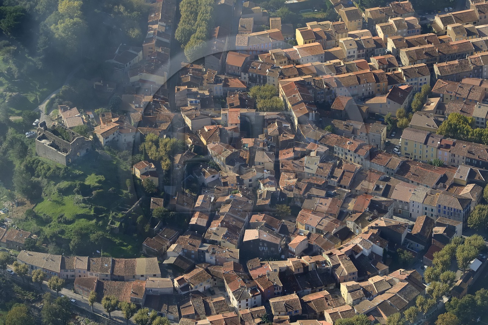 France, Var (83), Massif des Maures, village de Collobrières (vue aérienne)