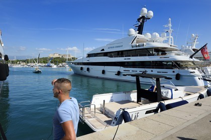 France, Alpes-Maritimes, Antibes, Billionaires dock in the marina and Fort Carré in the background