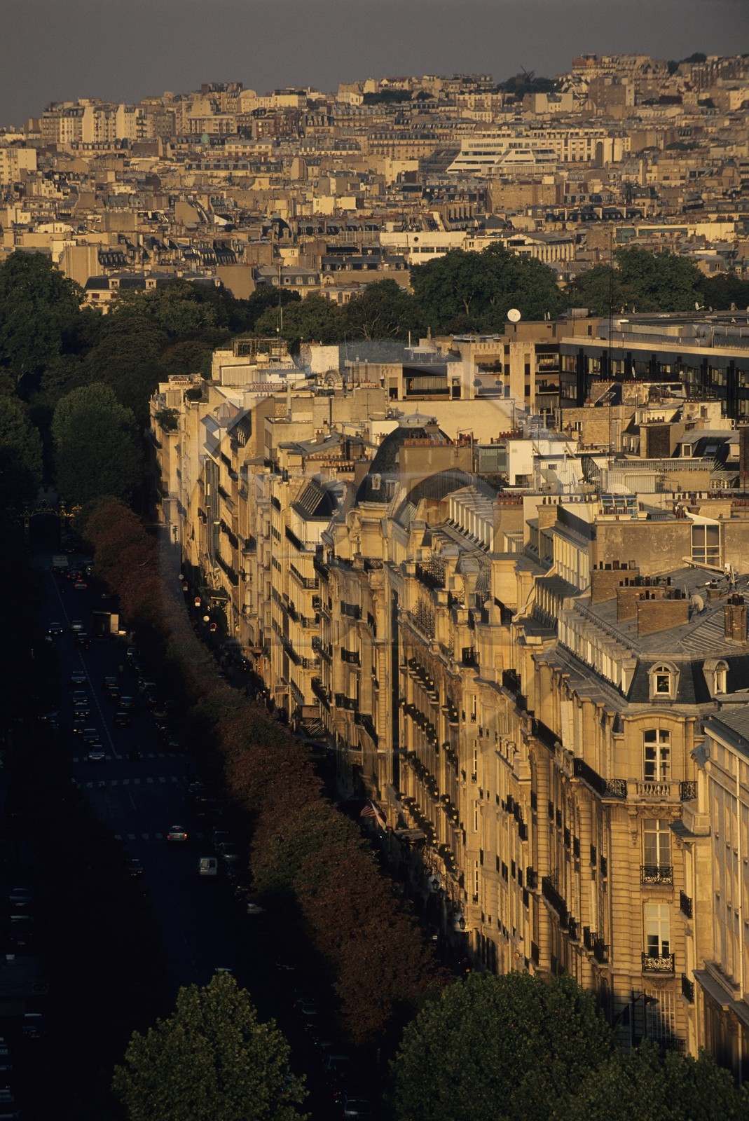 France, Paris (75), immeubles haussmaniens sur l'avenue Hoche