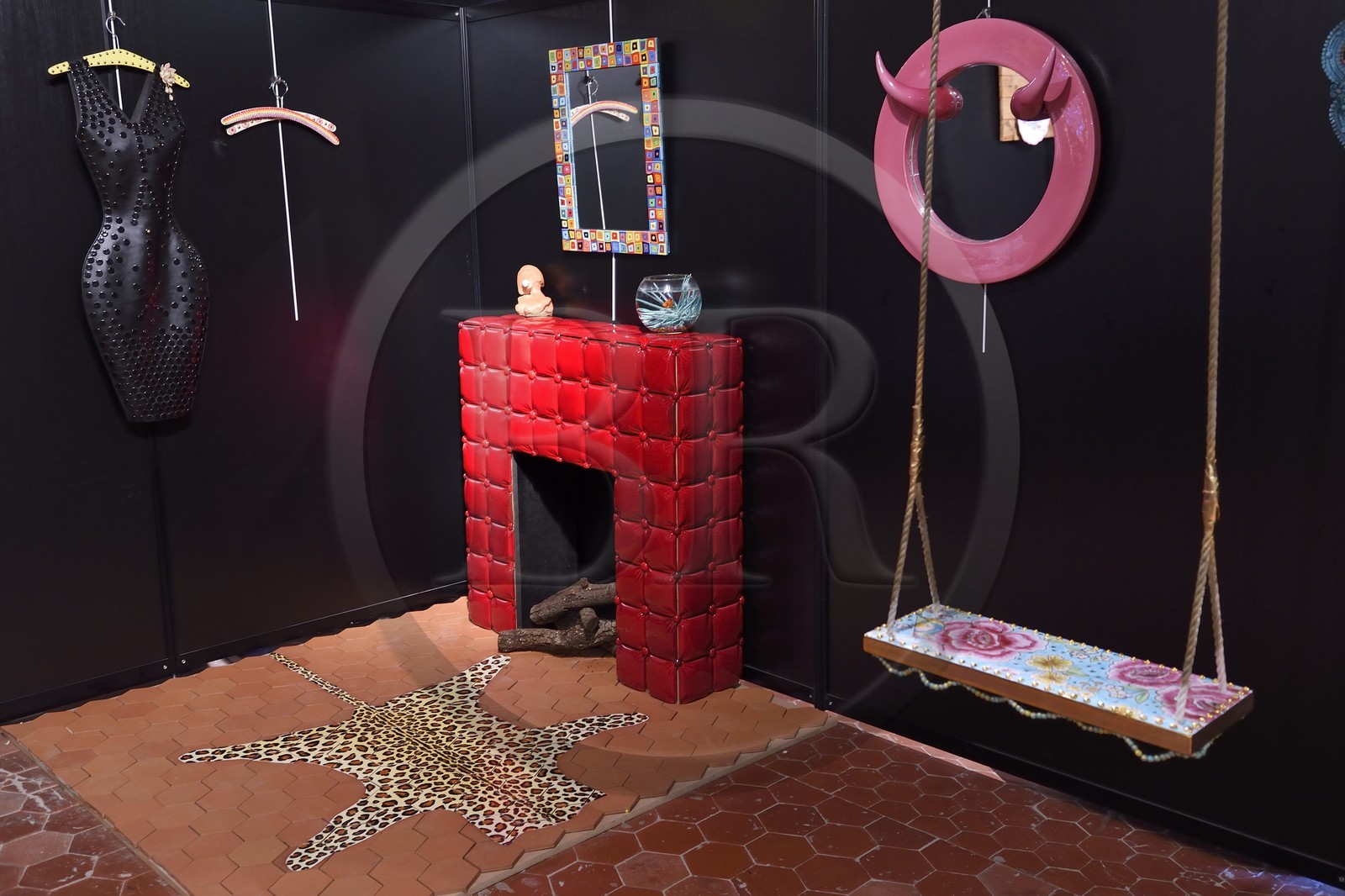 France, Var (83), La Dracénie, Salernes, le musée Terra Rossa maison de la céramique architecturale de l'architecte J.-M. Wilmotte, exposition de créations contemporaines de Vanessa Vagh