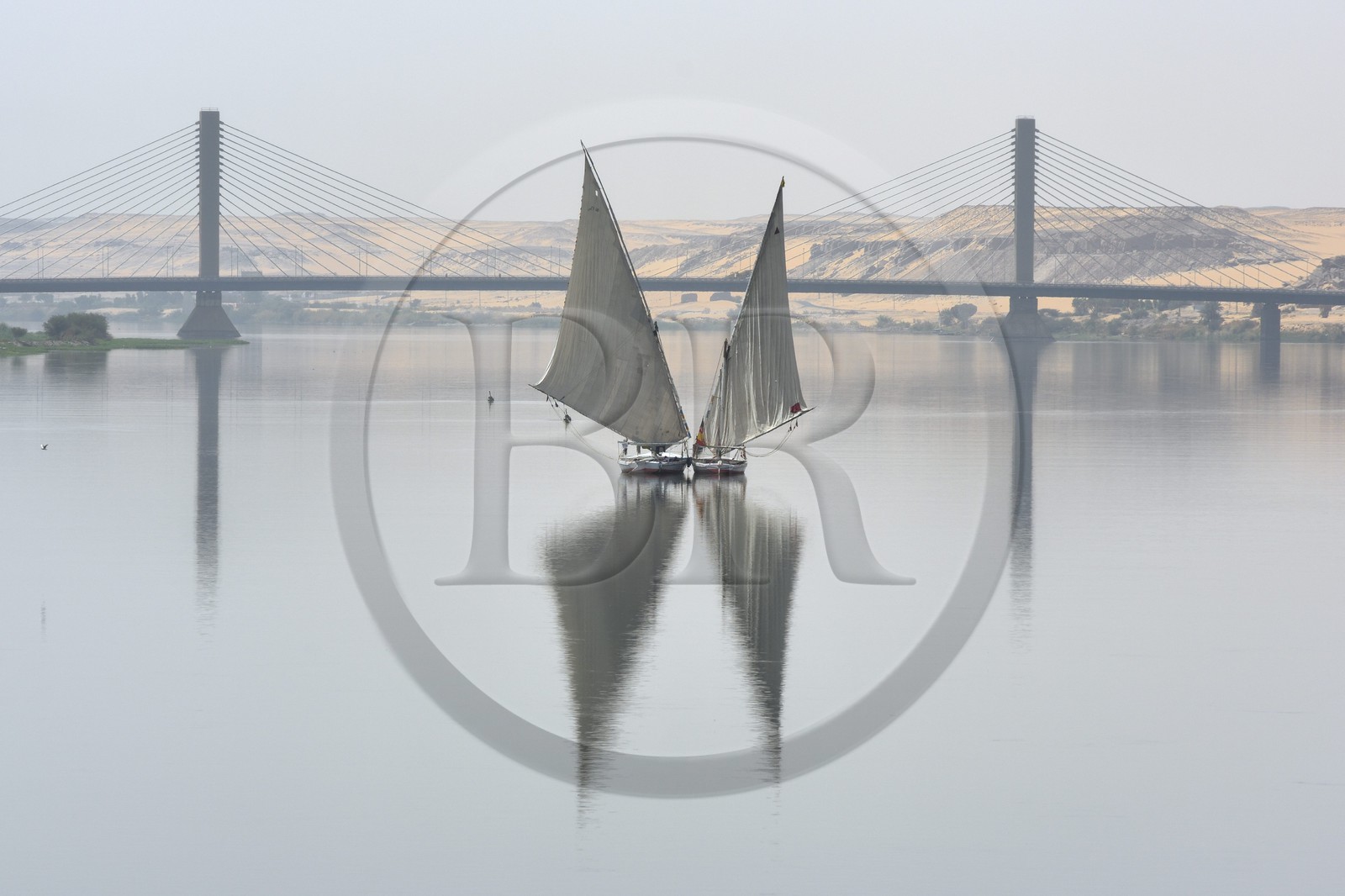 Egypte, Assouan, le pont à haubans rejoignant la rive ouest
