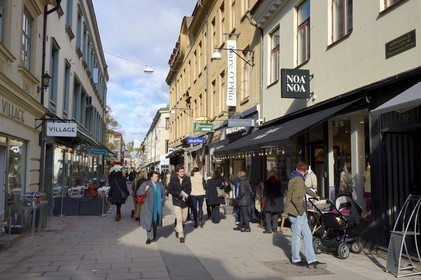 Suède, Västra Götaland, Göteborg (Gothenburg), la rue pietonne et commerçante Korsgatan