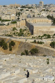 Israel, Jérusalem, ville sainte, vieille-ville classée Patrimoine Mondial de l'UNESCO,  la mosquée El Aqsa sur l'esplanade des Mosquées (Haram el-Sharif) et le cimetière juif sur le Mont des Oliviers