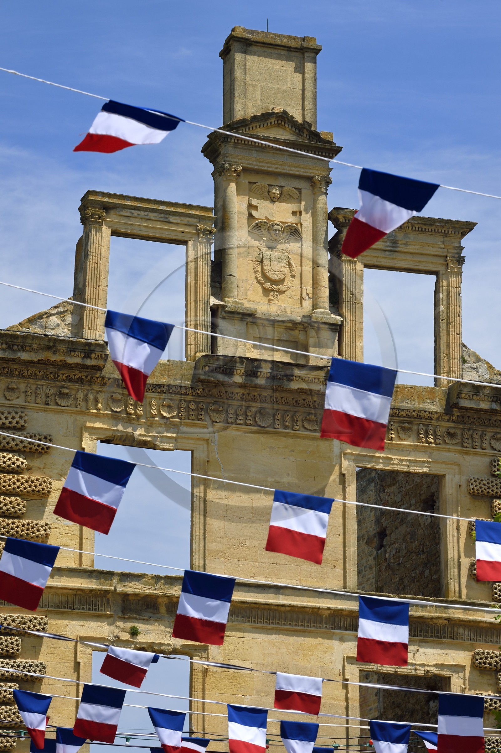 France, Vaucluse (84), Parc Naturel Regional du Luberon, La Tour d'Aigues, ruines du chateau Renaissance