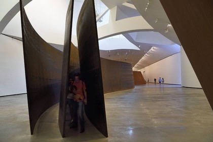 Espagne, Pays basque espagnol, Biscaye, Bilbao, le musée Guggenheim de l'architecte Frank Gehry, La Matière du temps (The Matter of Time), 1994–2005, huit sculptures en acier patinable par Richard serra