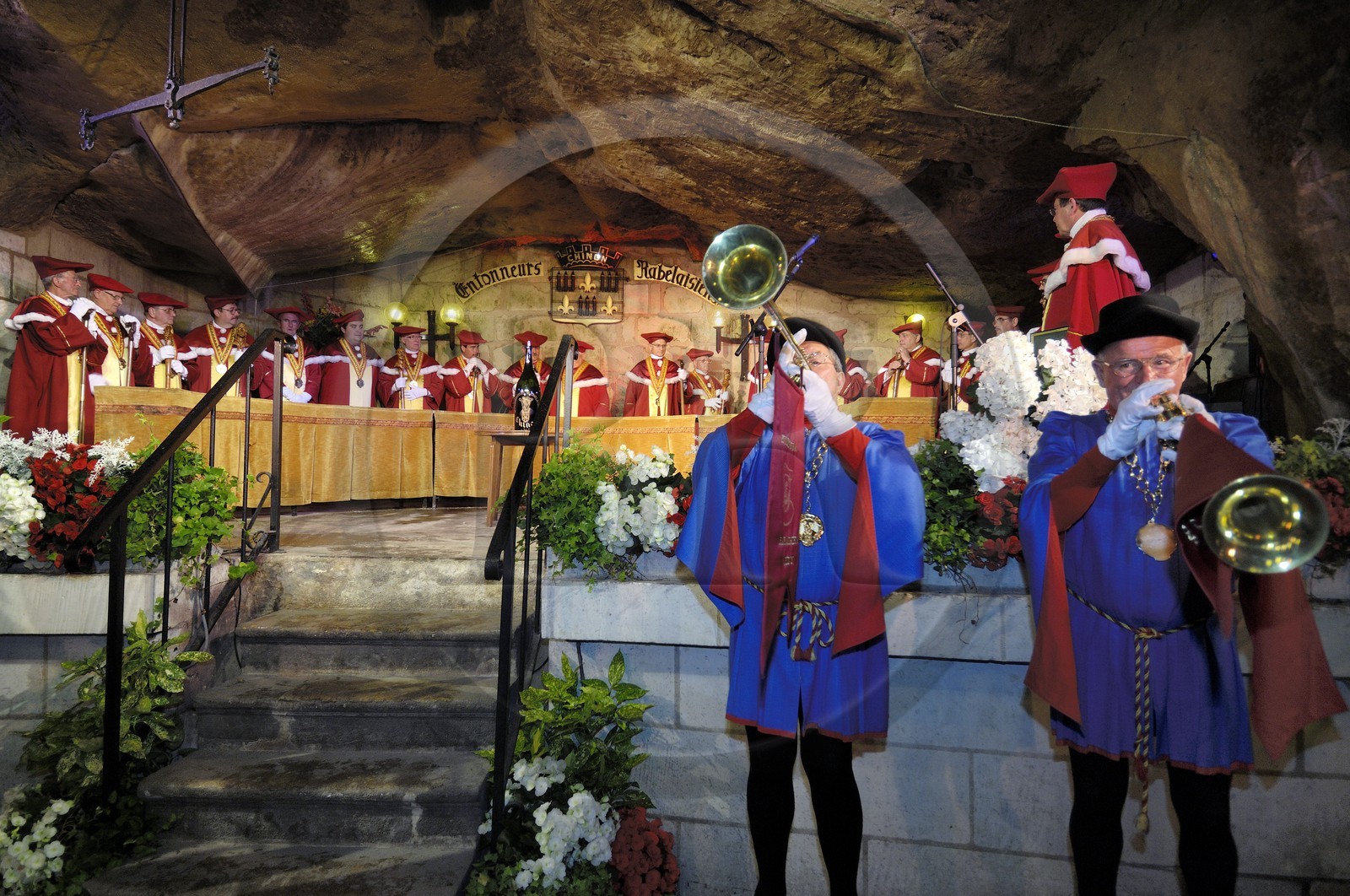 France, Indre et Loire (37), Chinon, les Caves Painctes, confrérie des bons entonneurs rabelaisiens lors du Chapitre de la Fleur
