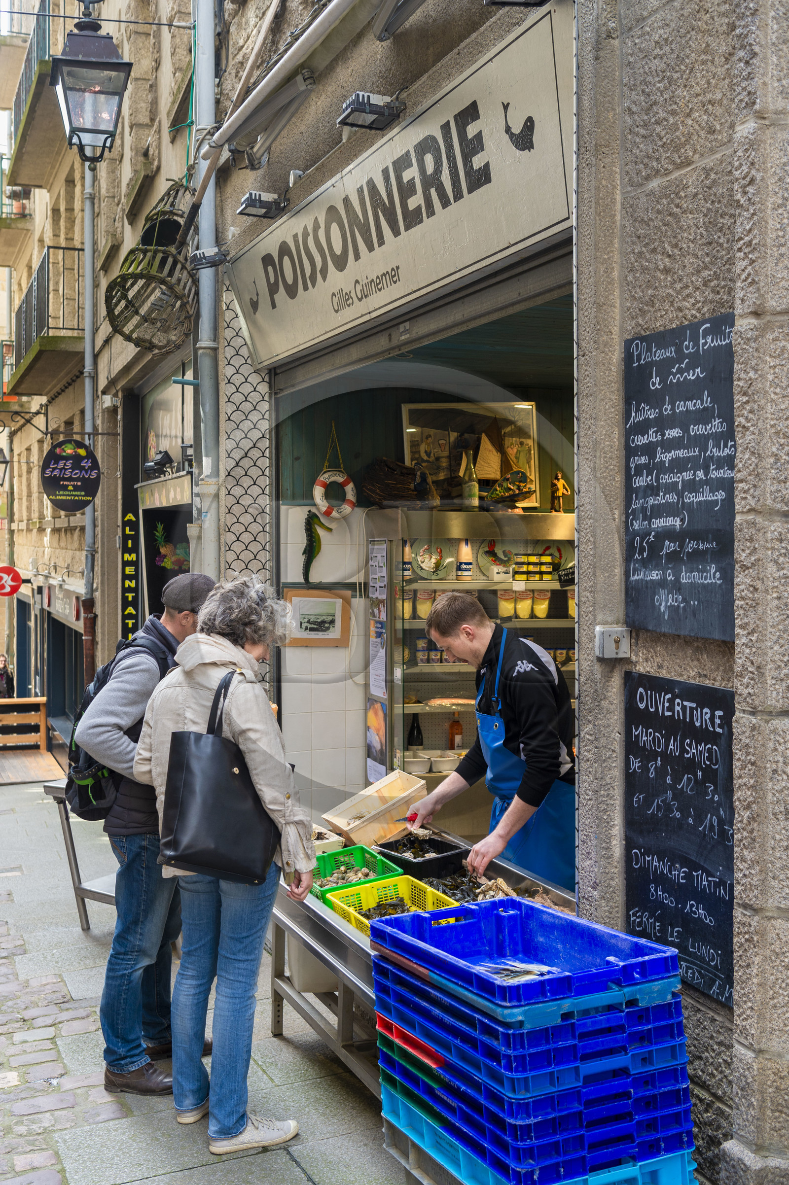 France, Ille-et-Vilaine (35), Côte d'Emeraude, Saint-Malo intra-muros, la Poissonnerie Guinemer dans la rue de l'Orme
