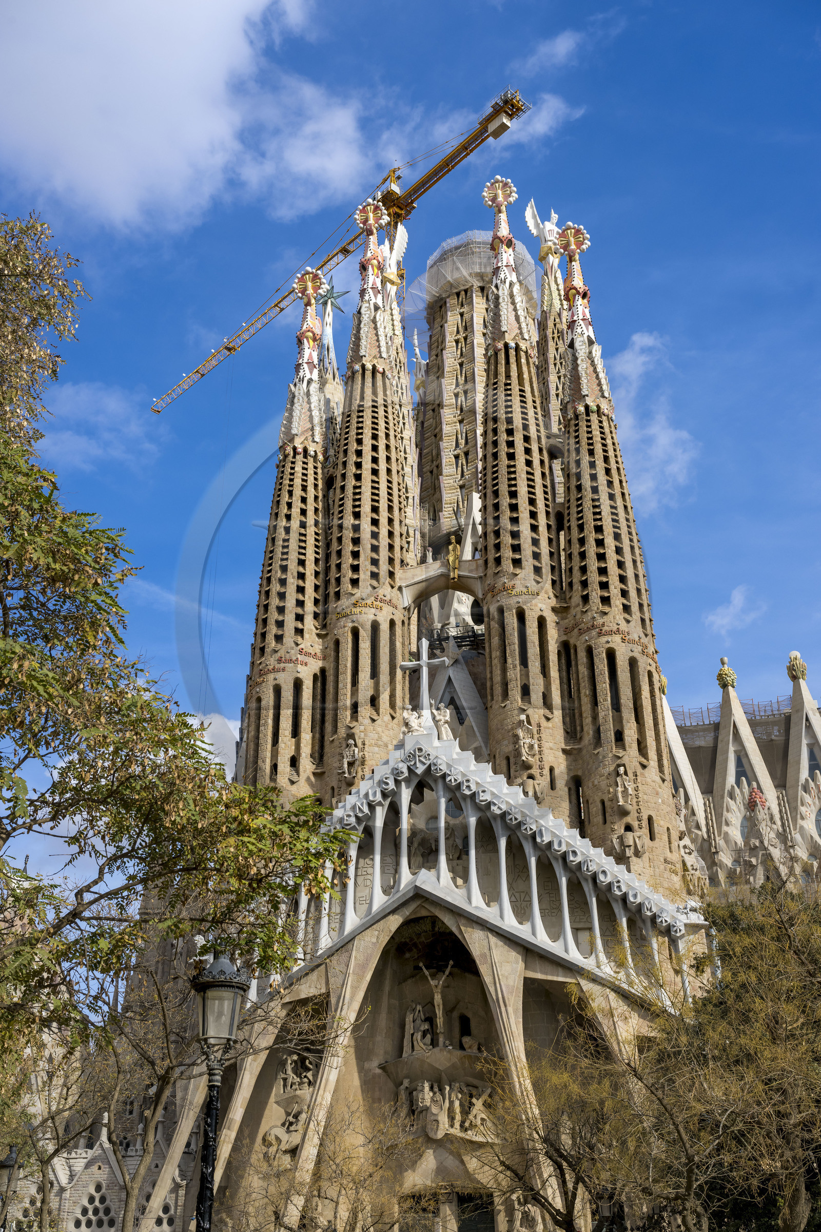 Espagne, Catalogne, Barcelone, quartier de l'Eixample, basilique de la Sagrada Familia de l'architecte du modernisme catalan Antoni Gaudi classée Patrimoine Mondial de l'UNESCO, la façade de la passion