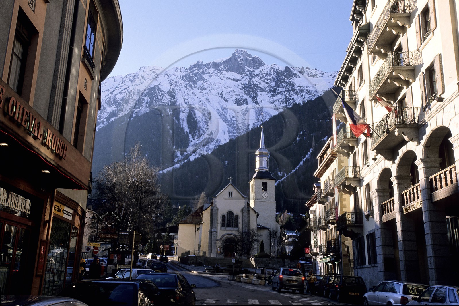 France, Haute-Savoie (74), Chamonix, (Mont-Blanc), avenue de l' église et le Brévent