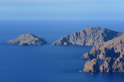 France, Corse-du-Sud (2A), Golfe de Girolata, classé Patrimoine Mondial de l'UNESCO, Réserve naturelle de la presqu'ile de Scandola (vue aérienne)