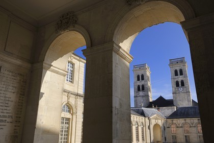 France, Meuse (55), Verdun, Ville Haute, le centre mondial de la Paix, des Libertés et des Droits de l'Homme situé dans l'ancien palais épiscopal et la cathédrale Notre-Dame du Xe siècle