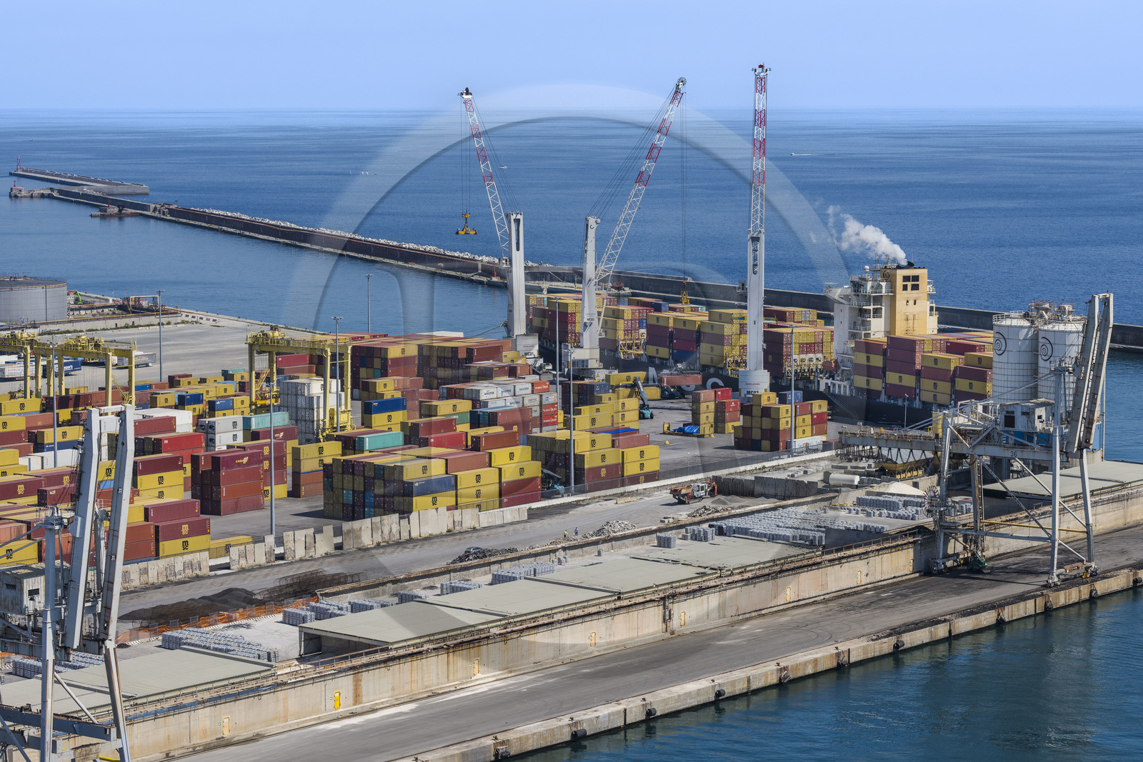 Italie, Ligurie, Gênes, le terminal conteneur du port de commerce