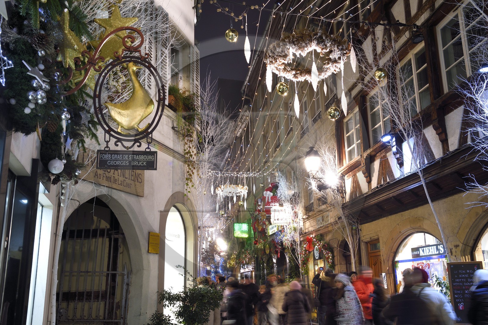 France, Bas-Rhin (67), Strasbourg, vieille ville classée Patrimoine Mondial de l'UNESCO, les décorations de Noel de la rue des Orfèvres