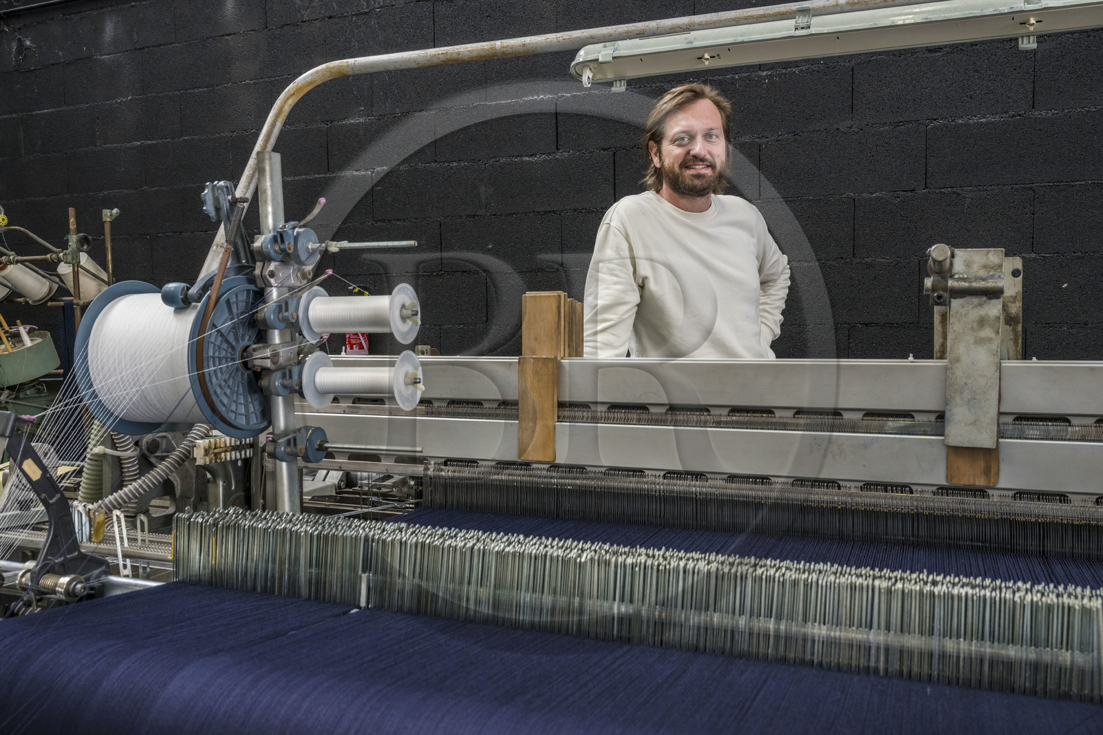 France, Gard (30), Nimes, Guillaume Sagot, fondateur de l’Atelier de Nîmes qui a relancé la fabrication de toiles de jean traditionnelles