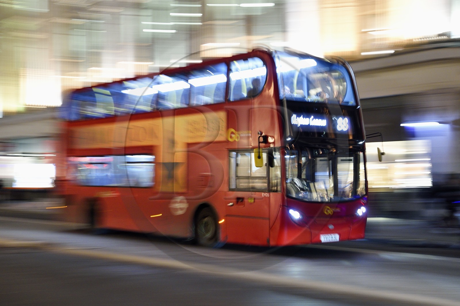 Royaume-Uni, Londres, Regent street, bus à impériale rouge