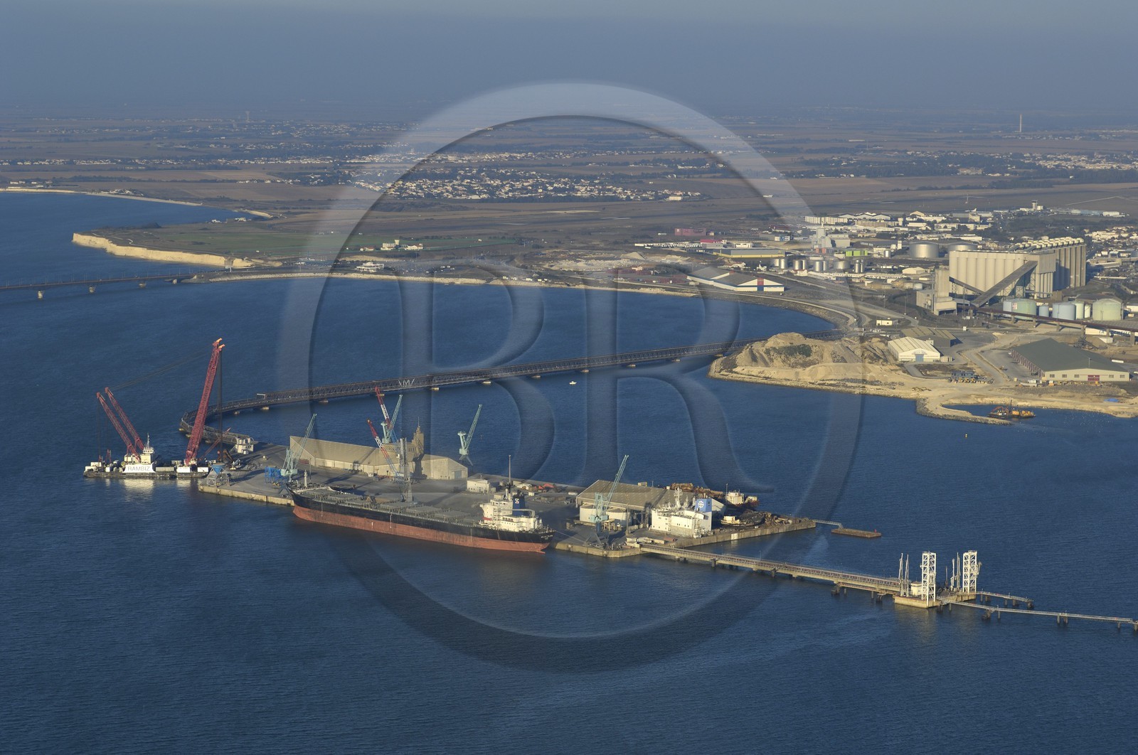 France, Charente-Maritime (17), port de commerce de La Rochelle (vue aérienne)