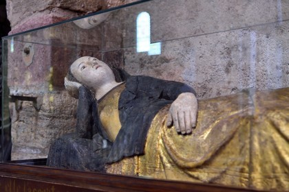 France, Haute-Loire (43), Brioude, la Basilique Saint-Julien de Brioude de style roman auvergnat, statue en bois polychrome de la Vierge parturiente (qui va accoucher) du XIVe siècle