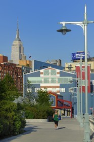 Etats-Unis, New York, Manhattan, Chelsea pier et l'Empire State Building