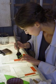 France, Marne (51), Reims, atelier Simon-Marq, maitres-verriers à Reims depuis 1640, reproduction d'une pièce ancienne pour une restauration