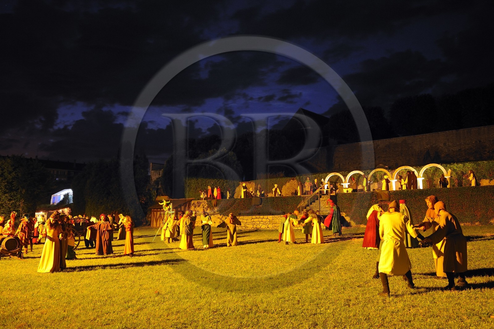 France, Seine et Marne (77), Les Médiévales de Provins, le Son et Lumière dans les jardins du couvent des Cordelières