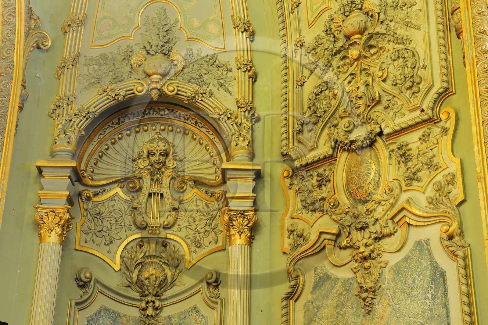 France, Vosges (88), Station thermale de Contrexéville, le théatre du casino est un pur pastiche de la Renaissance italienne, chargé d’une profusion de masques de la commedia dell’arte et de lyres