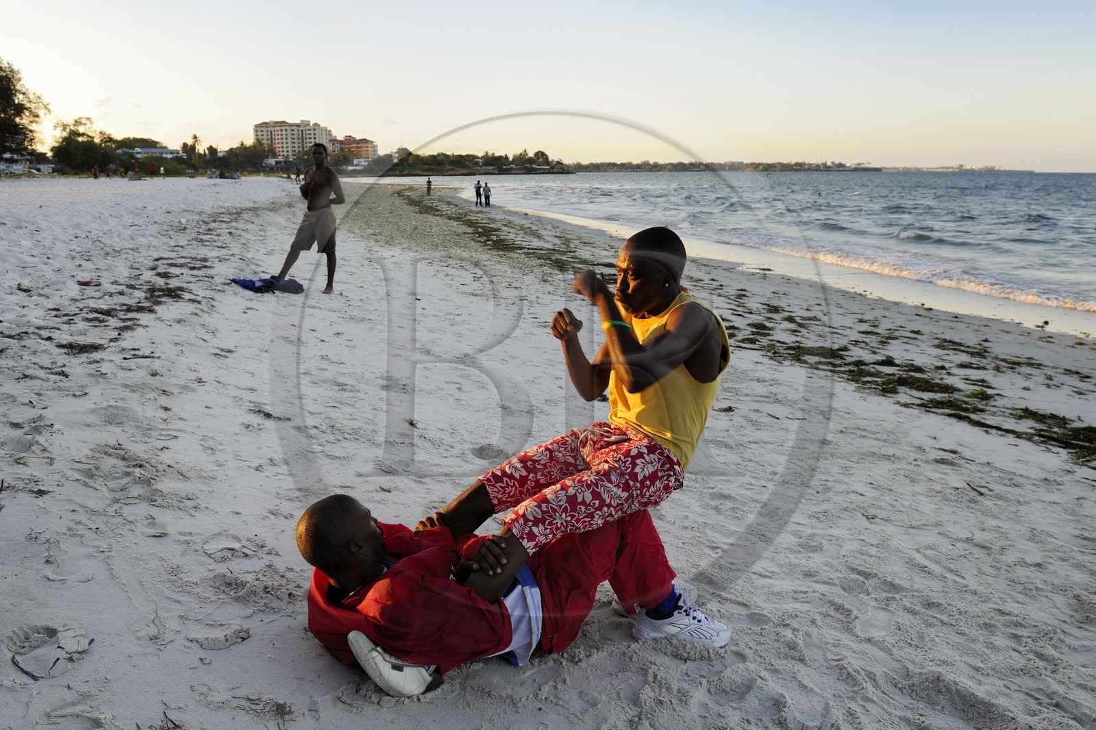 Tanzania, Dar es-Salaam, amateur boxer training on the beach at Ocean Road in the neighborhood Kivukoni