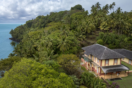 France, Guyane, Kourou, Iles du Salut, Ile Royale, la maison du directeur du bagne (vue aérienne)