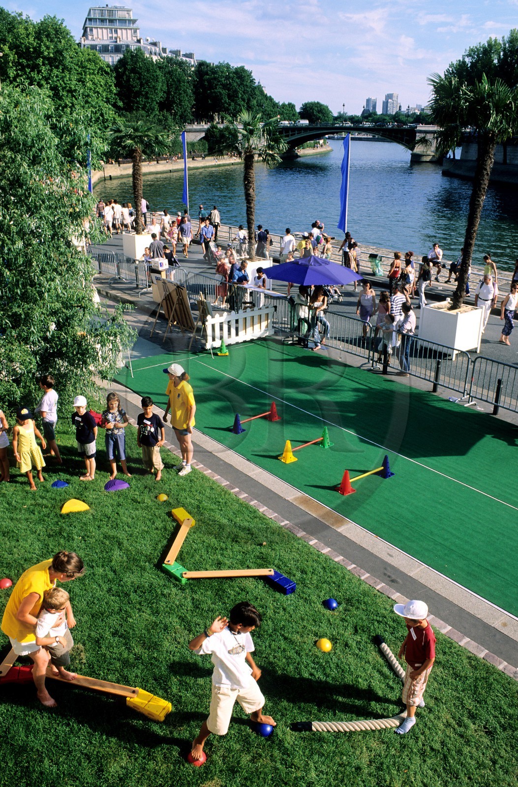 France, Paris (75), les rives de la Seine, classées Patrimoine Mondial de l'UNESCO, Paris-Plage fête tenue au mois d'août sur les quais de Seine fermés au trafic automobile