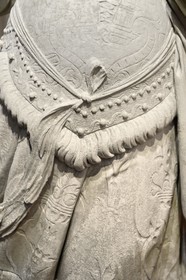 France, Meuse (55), Saint-Mihiel, musée d'Art Sacré, statue de Sainte Elisabeth attribuée au sculpteur Ligier Richier (XVIème siècle), le noeud d'Isis fermant la ceinture évoque celui ornant la robe de la Vierge de la Pâmoison