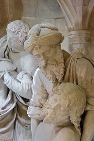 France, Meuse (55), Saint-Mihiel, église Saint-Etienne, le Sépulcre ou mise au tombeau par le sculpteur Ligier Richier (XVIème siècle), le Christ mort porté par Nicodème et Joseph d'Arimathie