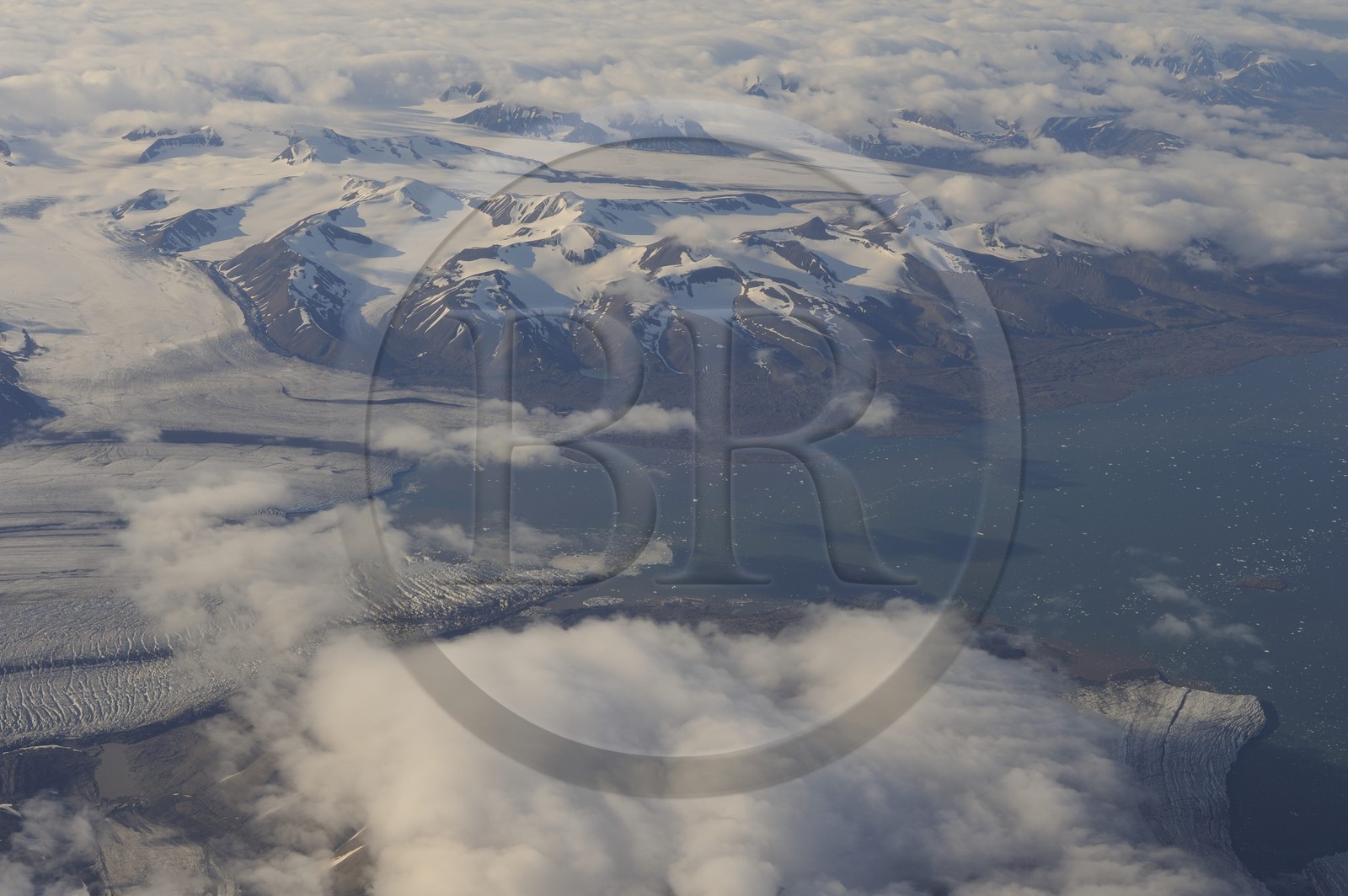 Norvège, Svalbard, glacier de la région sud du Spitzberg (vue aérienne)