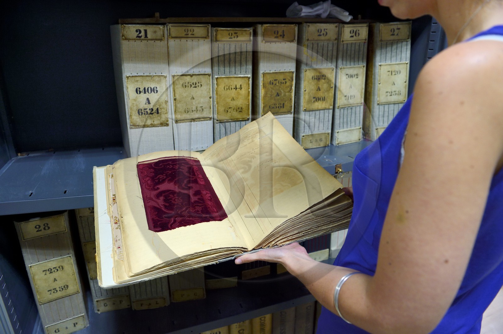 France, Rhône (69), Lyon, quartier de la Croix-Rousse, Manufacture de soieries Prelle, les archives comptent plusieurs dizaines de milliers de documents, livre de patron