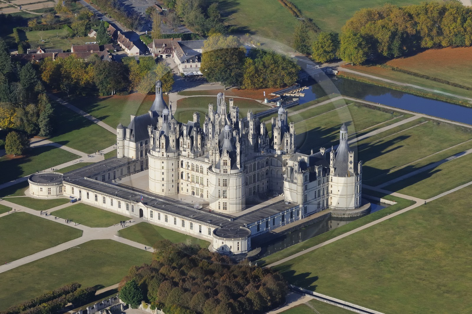France, Loir et Cher (41), Vallée de la Loire classée Patrimoine Mondial de l' UNESCO, château de Chambord (vue aérienne)
