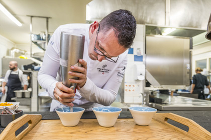 France, Finistère (29), Baie de Morlaix, Carantec, restaurant Nicolas Carro étoilé Michelin à l’Hôtel de Carantec, le chef dans sa cuisine