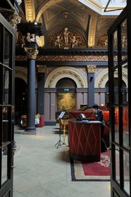 Royaume-Uni, Irlande du Nord, Belfast, la salle de restaurant du Merchant Hotel dans le Grand Hall d'une ancienne banque