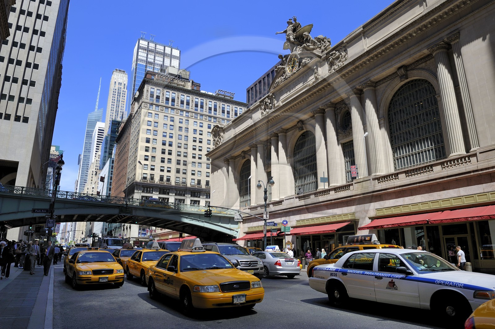 Etats-Unis, New York, Manhattan, fronton de la gare Grand Central Terminal, groupe de statues et horloge